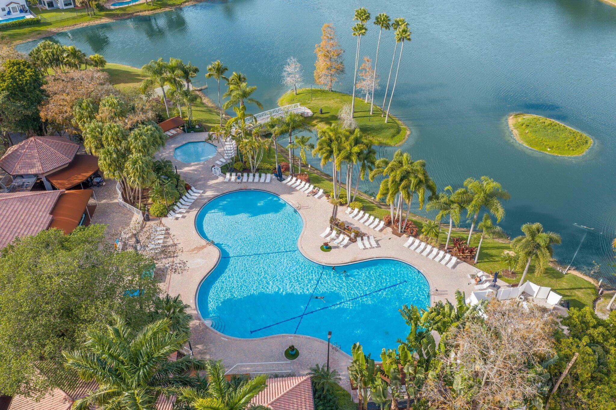 10678 Santa Laguna Drive Boca Raton, FL 33428 - Photo 35 of 40 a vase of flowers