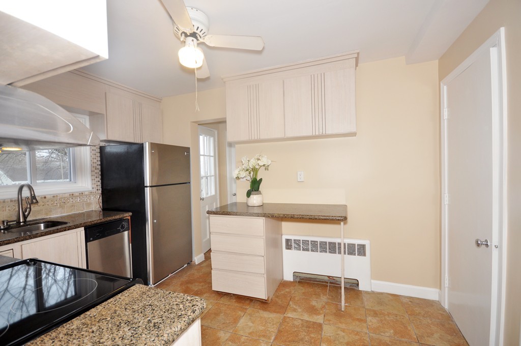 396 Appleton Street Arlington, MA 02476 - Photo 5 of 30 Gallery Image 5