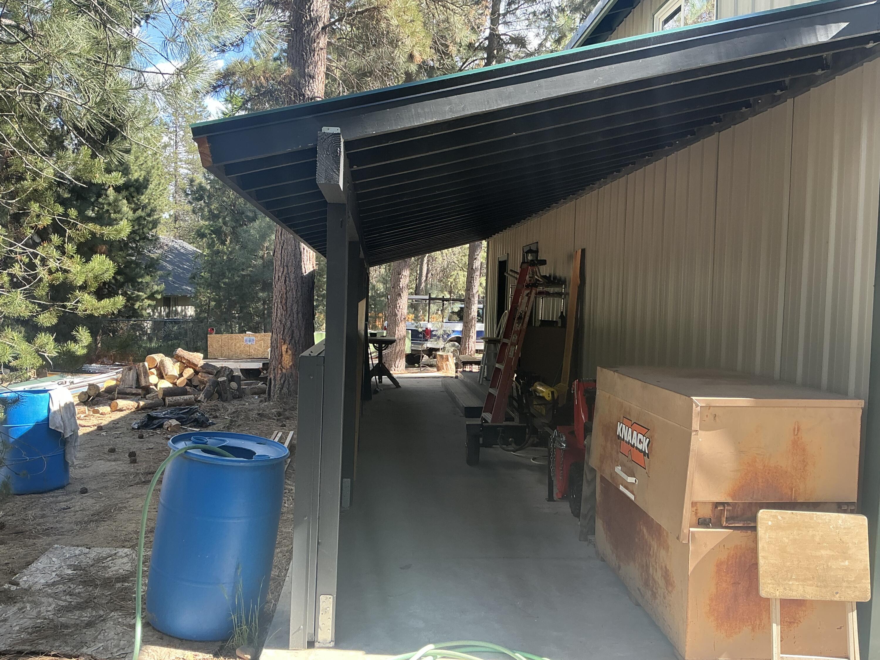 51829 Pine Loop Drive La Pine, OR 97739 - Photo 18 of 23 Covered back patio