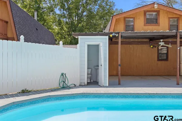 a view of empty room with ceiling fan