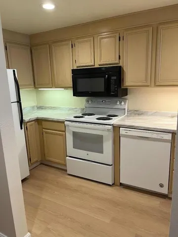 $4,495 | 550 Ortega Avenue, Unit B327, Mountain View, CA 94040