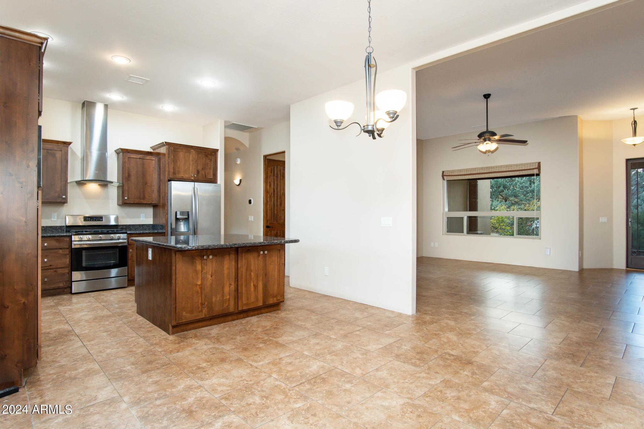 160 Rimrock Ride Sedona, AZ 86351 - Photo 8 of 48 dining-living