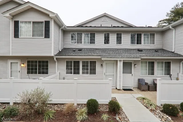 $1,950 | 21 Parkside Road, Bedminster, NJ 07921