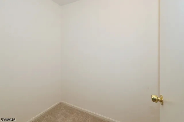 $1,950 | 21 Parkside Road, Bedminster, NJ 07921