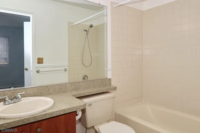 $1,950 | 21 Parkside Road, Bedminster, NJ 07921