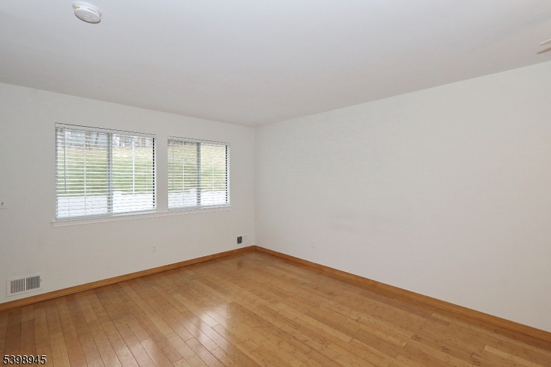 21 Parkside Road Bedminster, NJ 07921 - Photo 6 of 17 an empty room with a window