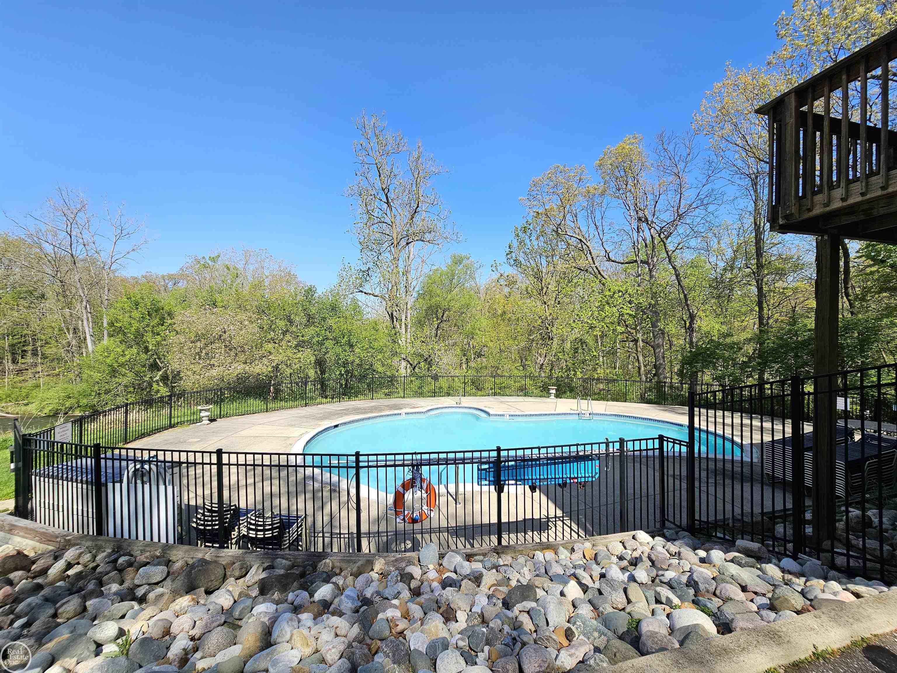 1693 Riverside Drive, Unit 6 Rochester, MI 48309 - Photo 30 of 30 50174785-81227b56-db07-4e6f-8116-73f2ce4b8b6c.JPG