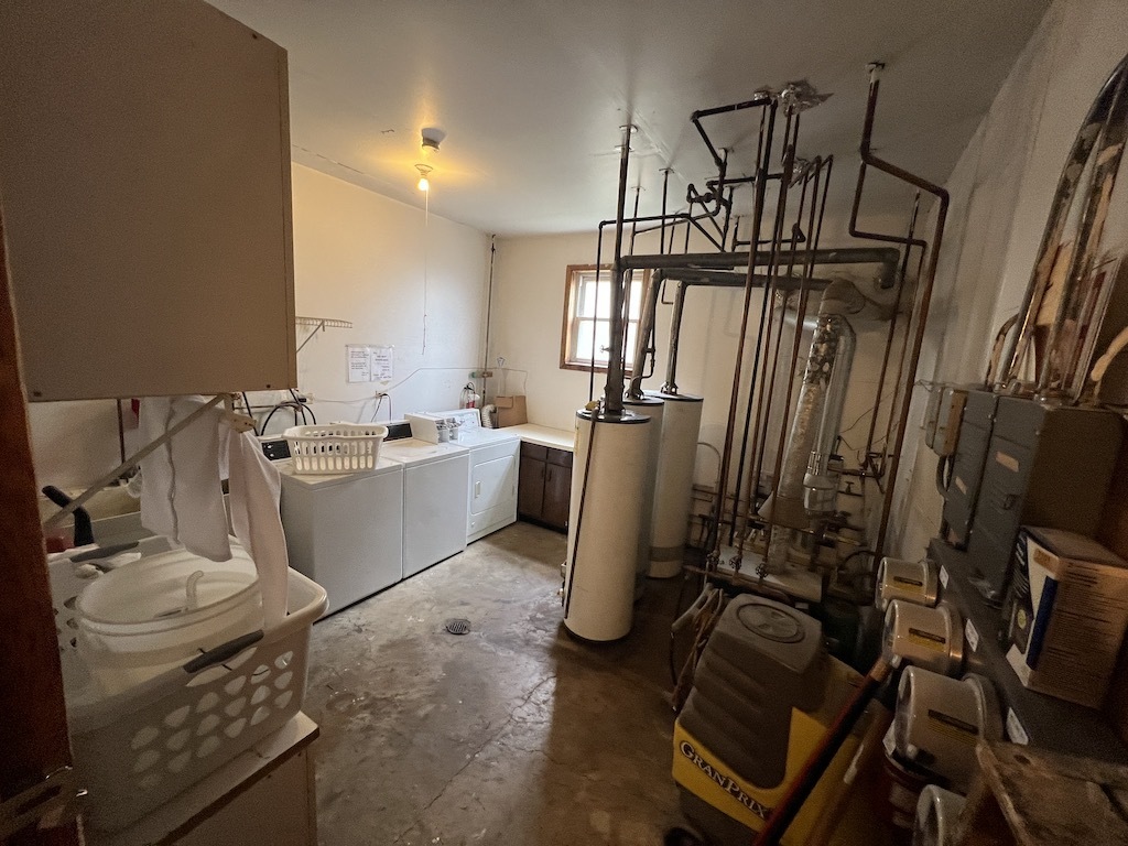 568 Ida Court Mount Prospect, IL 60056 - Photo 24 of 25 a view of a room with gym equipment