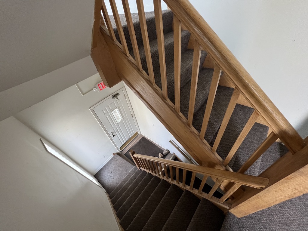 568 Ida Court Mount Prospect, IL 60056 - Photo 9 of 25 a view of entryway