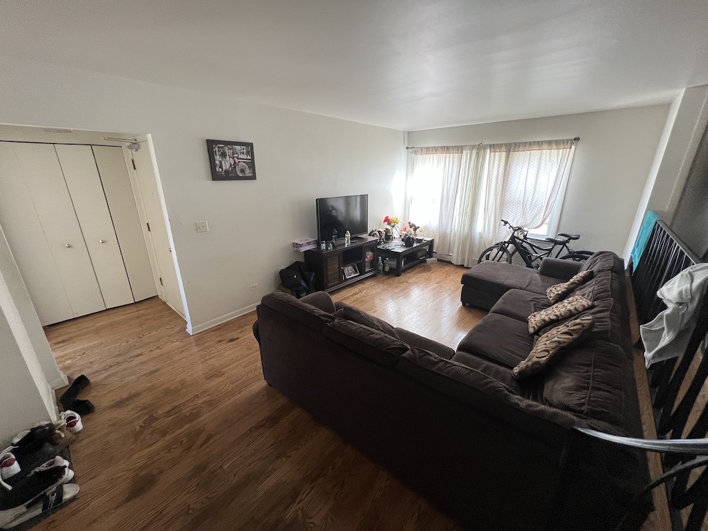 568 Ida Court Mount Prospect, IL 60056 - Photo 10 of 25 a living room with furniture and a flat screen tv
