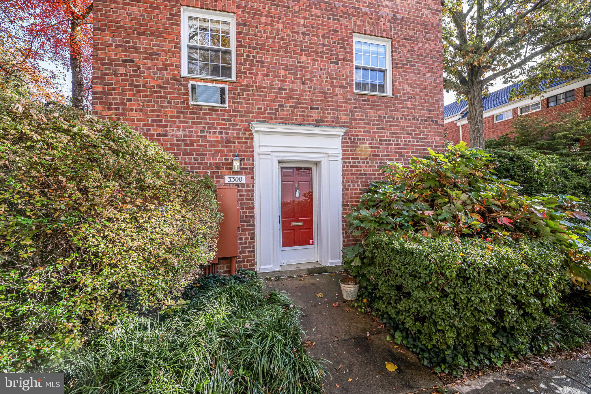 3300 Gunston Road Alexandria, VA 22302 - Photo 1 of 36 Quiet and secluded entrance surrounded by nature