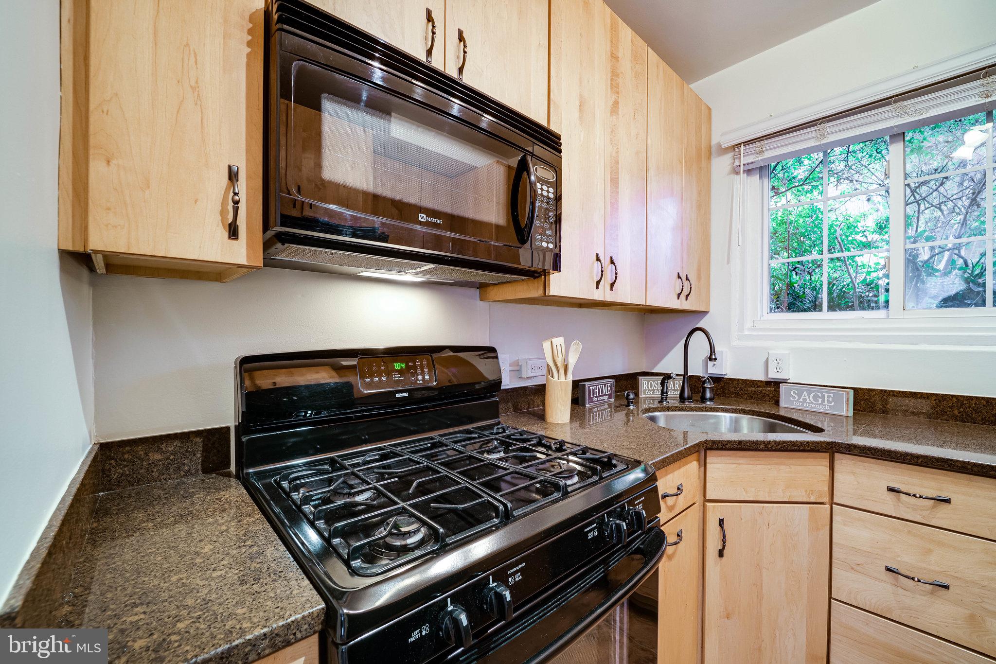 3300 Gunston Road Alexandria, VA 22302 - Photo 14 of 36 Enjoy cooking w/ your gas stove