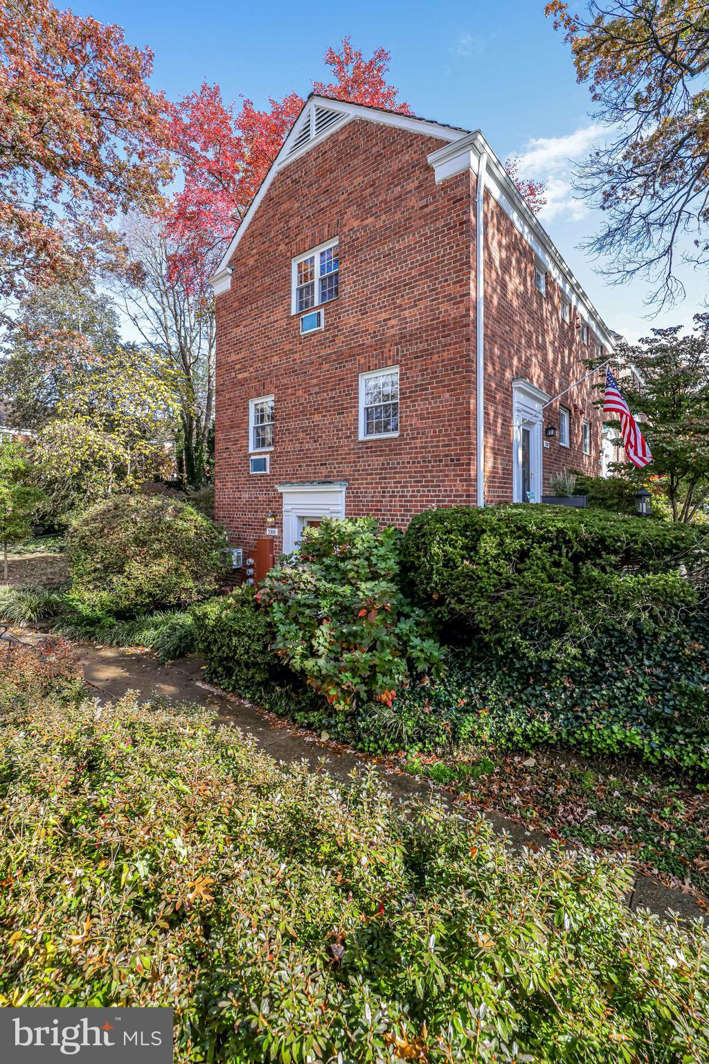 3300 Gunston Road Alexandria, VA 22302 - Photo 2 of 36 Patio to the left of entrance