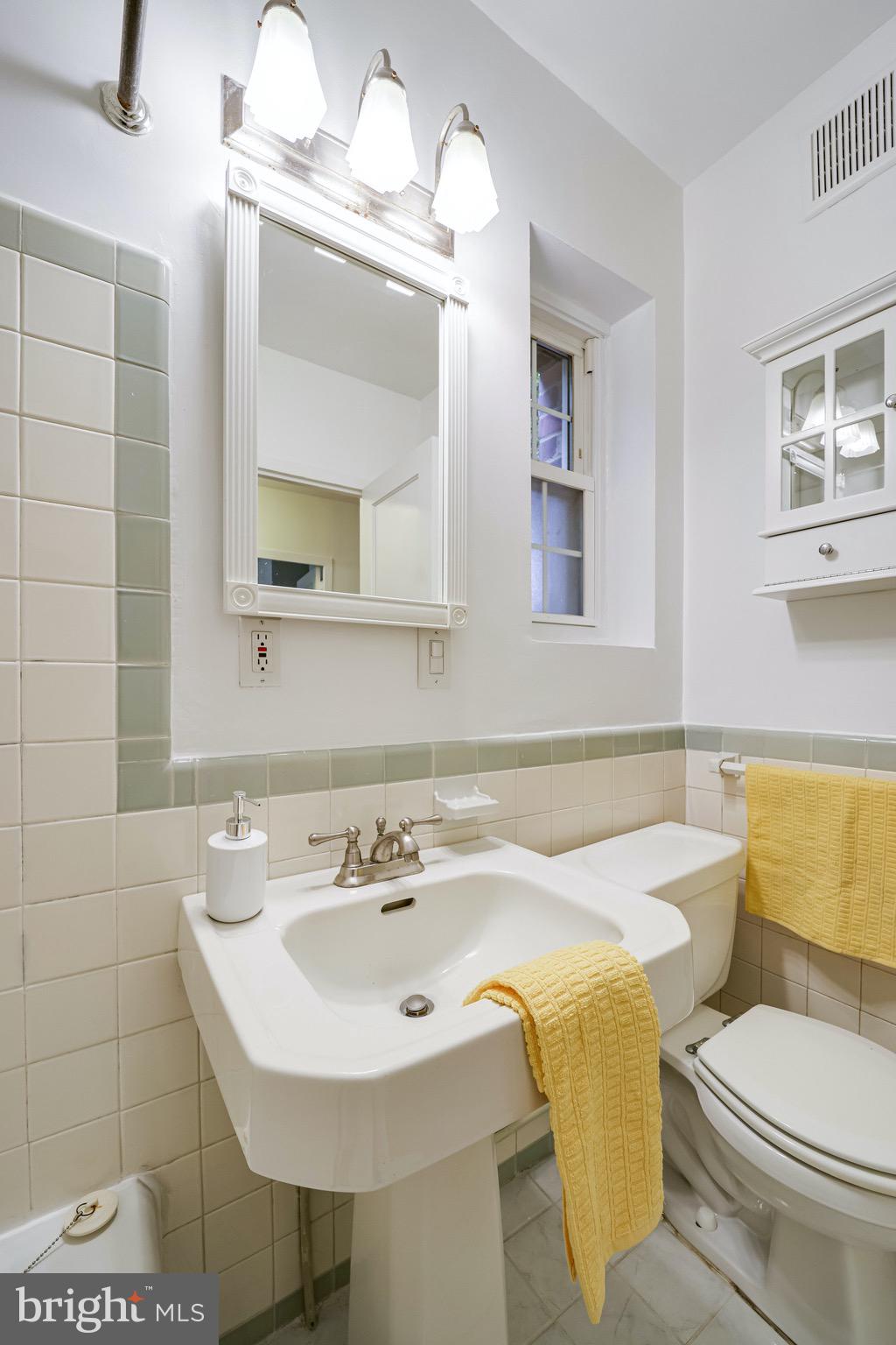 3300 Gunston Road Alexandria, VA 22302 - Photo 29 of 36 Glistening bathroom w/ plenty of light
