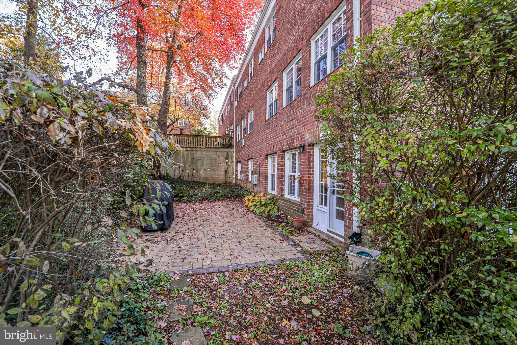 3300 Gunston Road Alexandria, VA 22302 - Photo 34 of 36 Quiet patio
