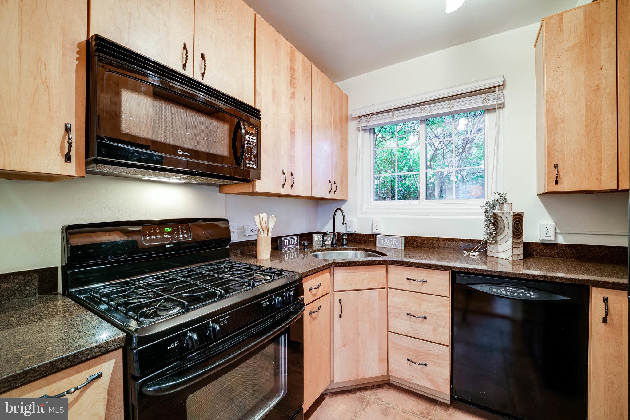 3300 Gunston Road Alexandria, VA 22302 - Photo 10 of 36 Remodeled kitchen w/ gas stove and dishwasher