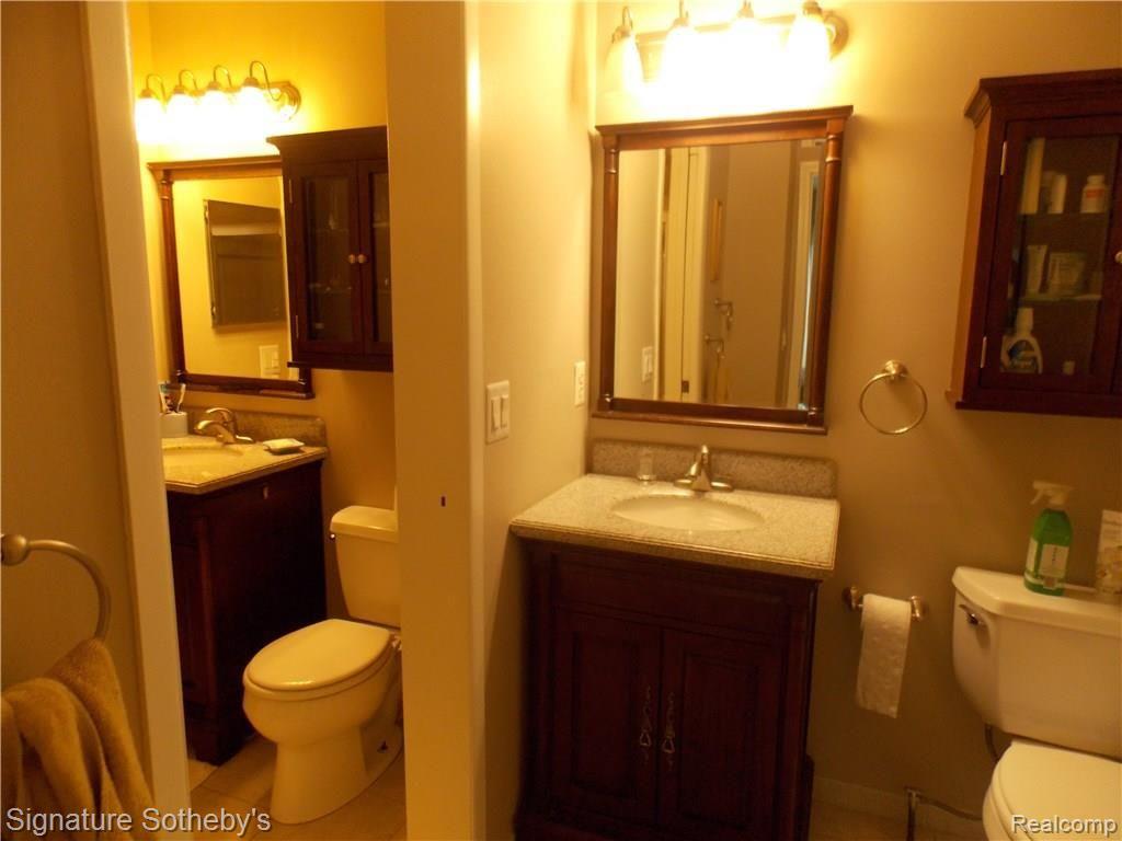 671 Oakbrook West, Unit 671 Rochester, MI 48307 - Photo 15 of 27 14.JPG
