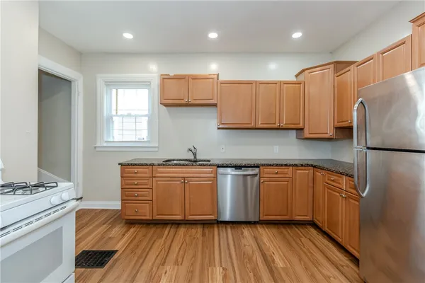 $3,800 | 173 Oakland Avenue, Providence, RI 02908