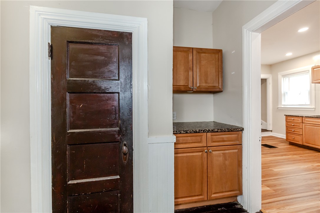 173 Oakland Avenue Providence, RI 02908 - Photo 26 of 46