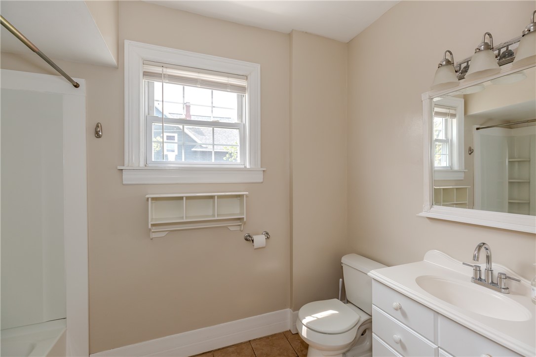 173 Oakland Avenue Providence, RI 02908 - Photo 32 of 46