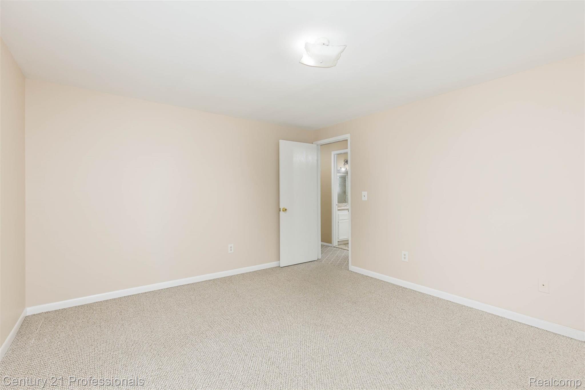 3154 Elmcrest Road Sterling Heights, MI 48310 - Photo 25 of 34 3154 Elmcrest Rd-25.jpg