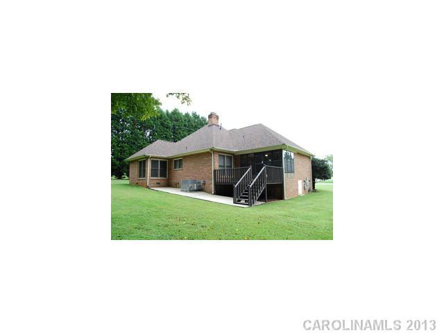 104 Provincial Road Gastonia, NC 28056 - Photo 11 of 12 a picture of a small yard in front of a house