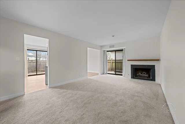 $304,900 | 1533 South County Farm Road, Unit 14, Wheaton, IL 60189