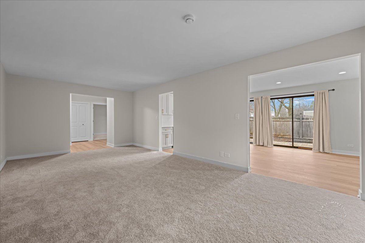 1533 South County Farm Road, Unit 14 Wheaton, IL 60189 - Photo 3 of 11