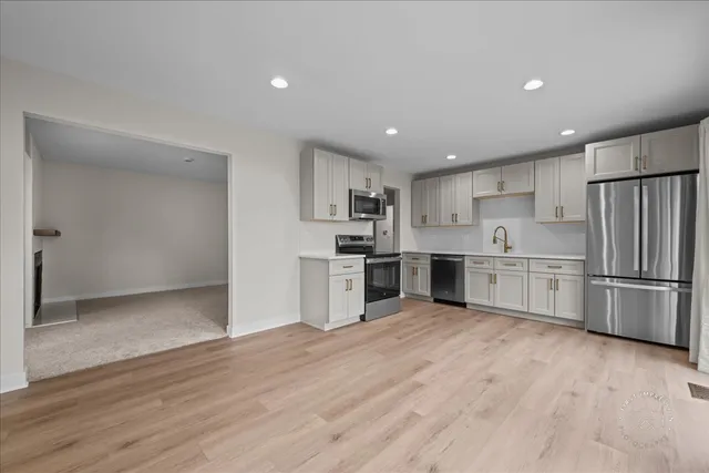 $304,900 | 1533 South County Farm Road, Unit 14, Wheaton, IL 60189