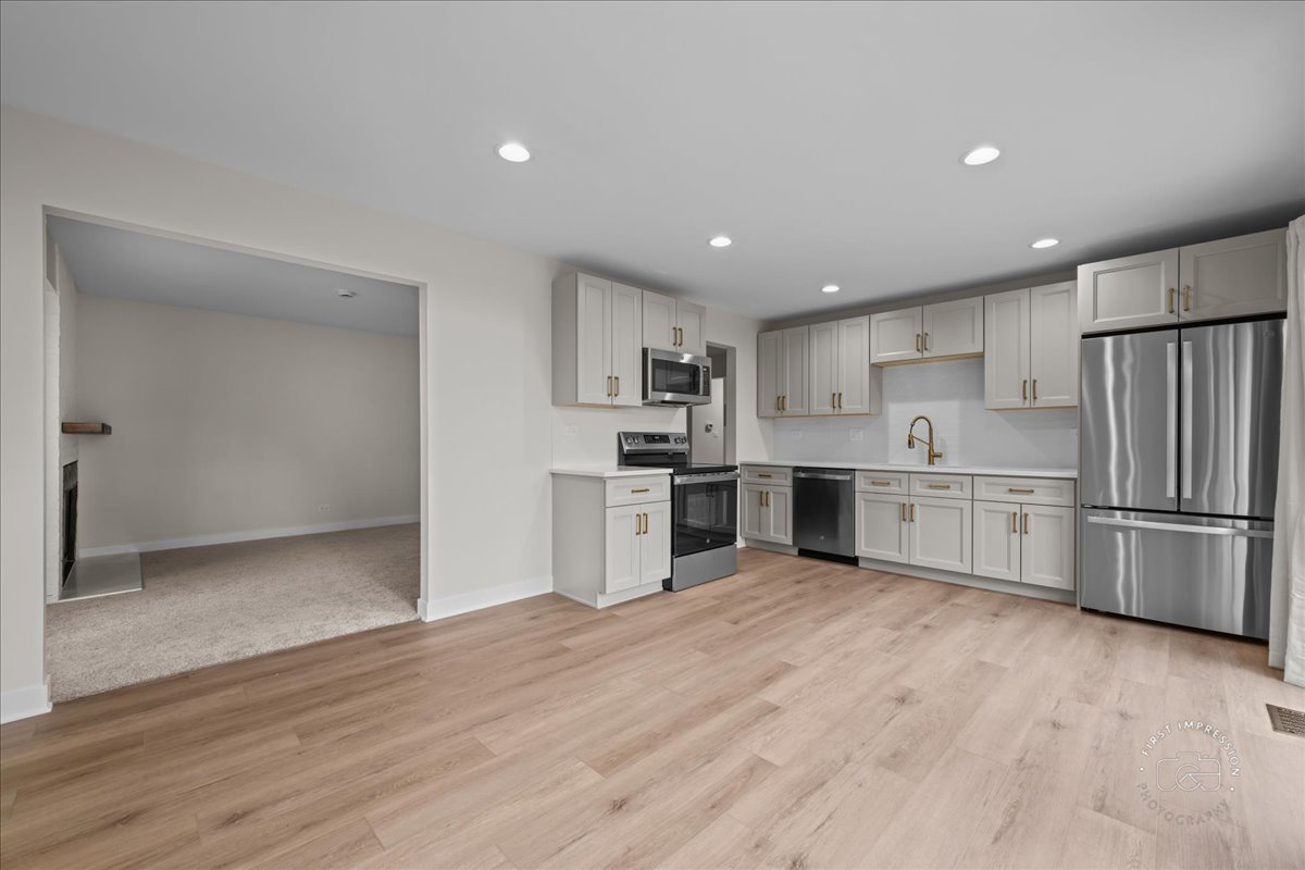 1533 South County Farm Road, Unit 14 Wheaton, IL 60189 - Photo 5 of 11