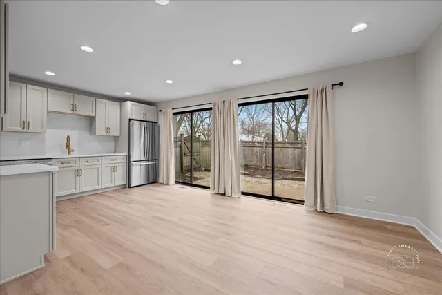 $304,900 | 1533 South County Farm Road, Unit 14, Wheaton, IL 60189