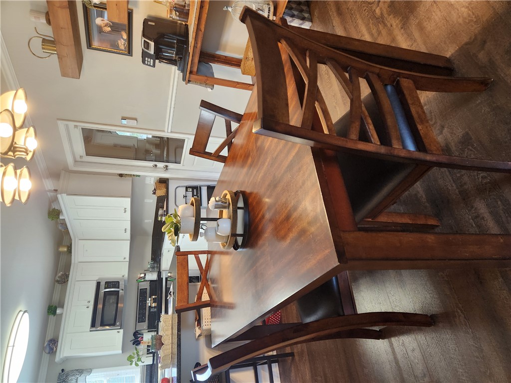 102 James Street Easley, SC 29642 - Photo 14 of 29 Bar/Breakfast Area