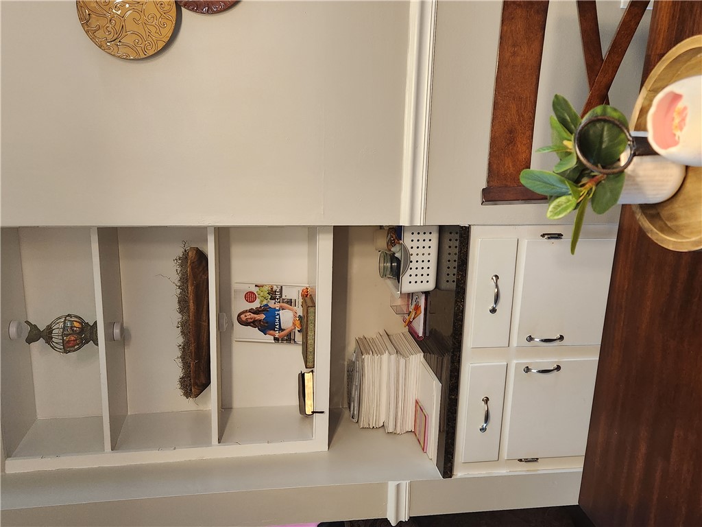 102 James Street Easley, SC 29642 - Photo 15 of 29 Bar/Breakfast Area Built-In