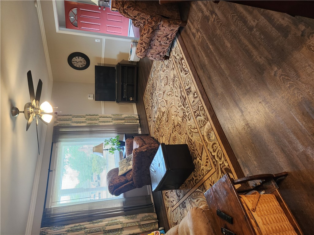 102 James Street Easley, SC 29642 - Photo 17 of 29 Living Room