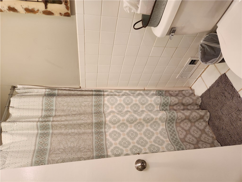 102 James Street Easley, SC 29642 - Photo 26 of 29 Full Hall Bath