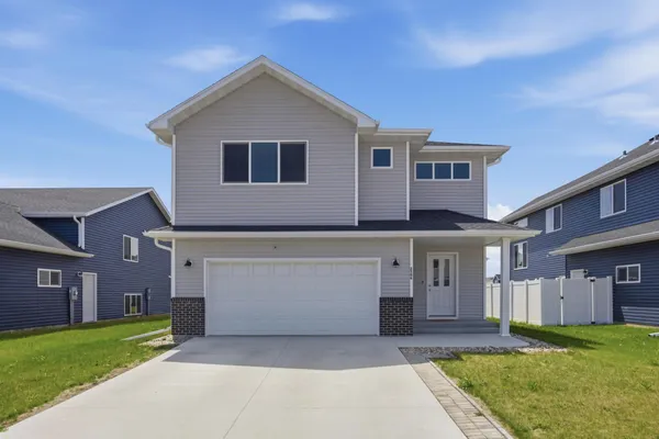 $400,000 | 2506 Fulton Loop South, Fargo, ND 58104