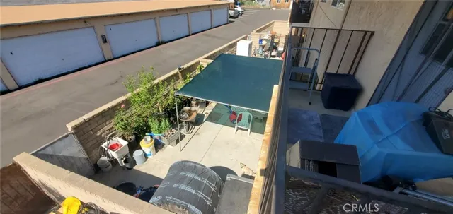 a view of entryway and kitchen
