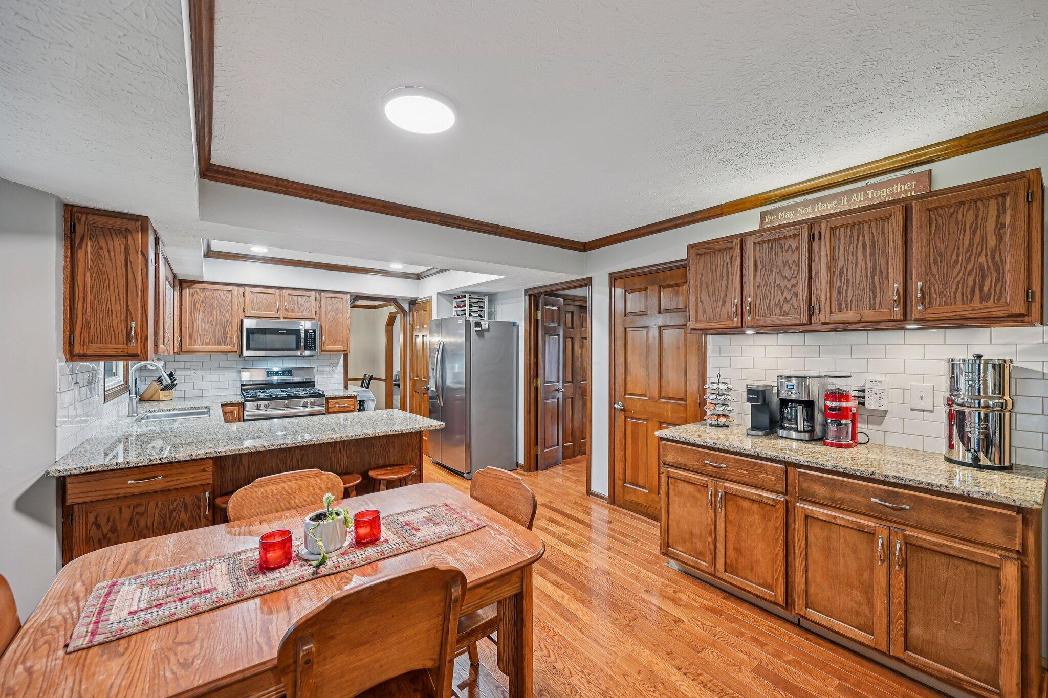 12324 Raintree Avenue Pickerington, OH 43147 - Photo 15 of 55 Kitchen/Eating Space