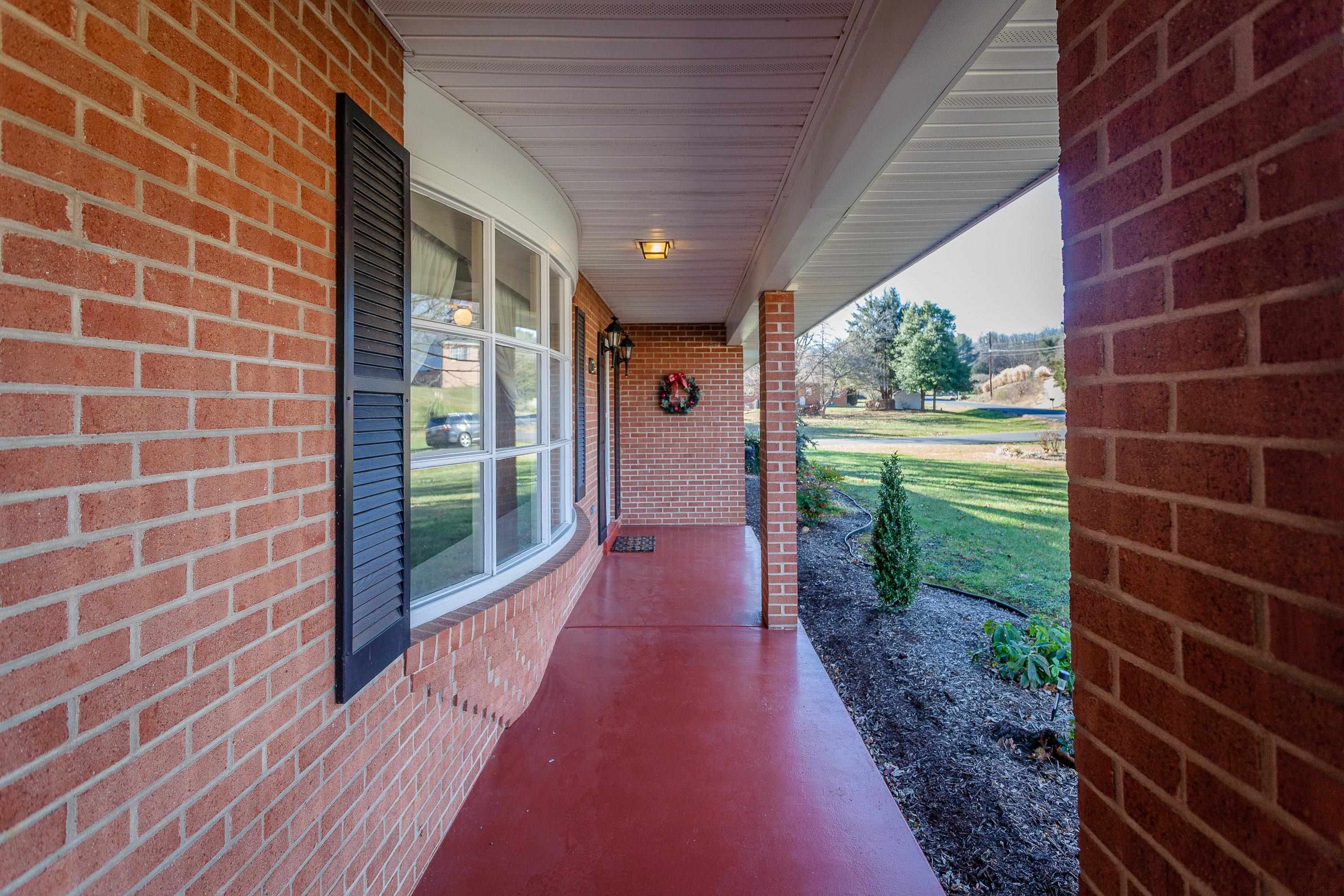 25 Greenfield Road Luray, VA 22835 - Photo 3 of 38 Gallery Image 3
