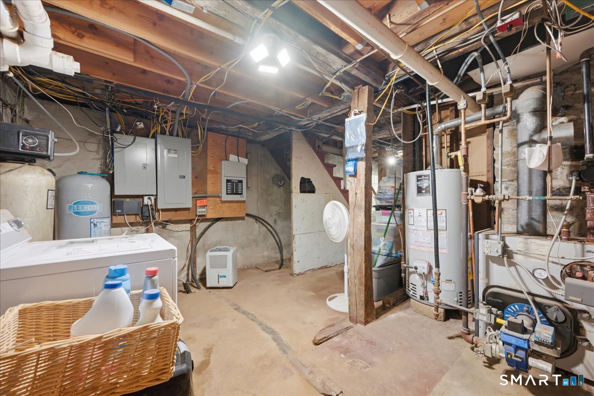 82 Old Post Road Clinton, CT 06413 - Photo 31 of 40