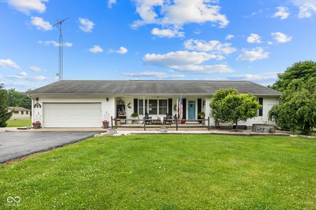 $474,900 | 527 East 125 South, Williamsport, IN 47993