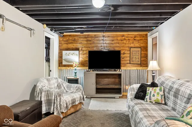 $474,900 | 527 East 125 South, Williamsport, IN 47993