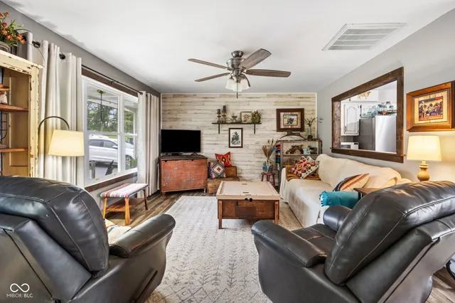 $474,900 | 527 East 125 South, Williamsport, IN 47993