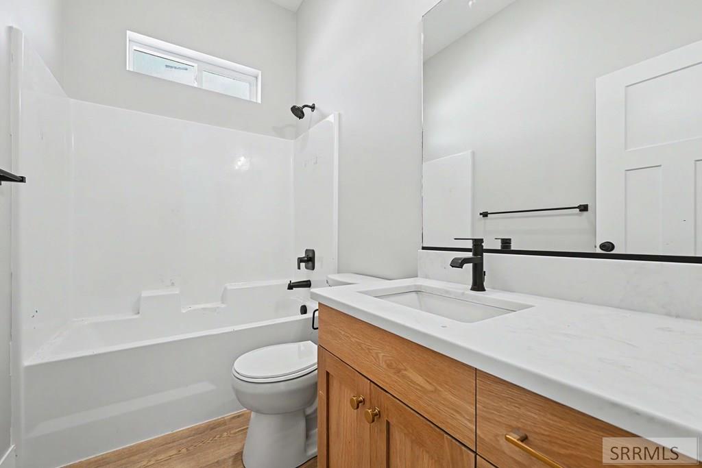 448 Willowbend Rigby, ID 83442 - Photo 11 of 17 Bathroom 2