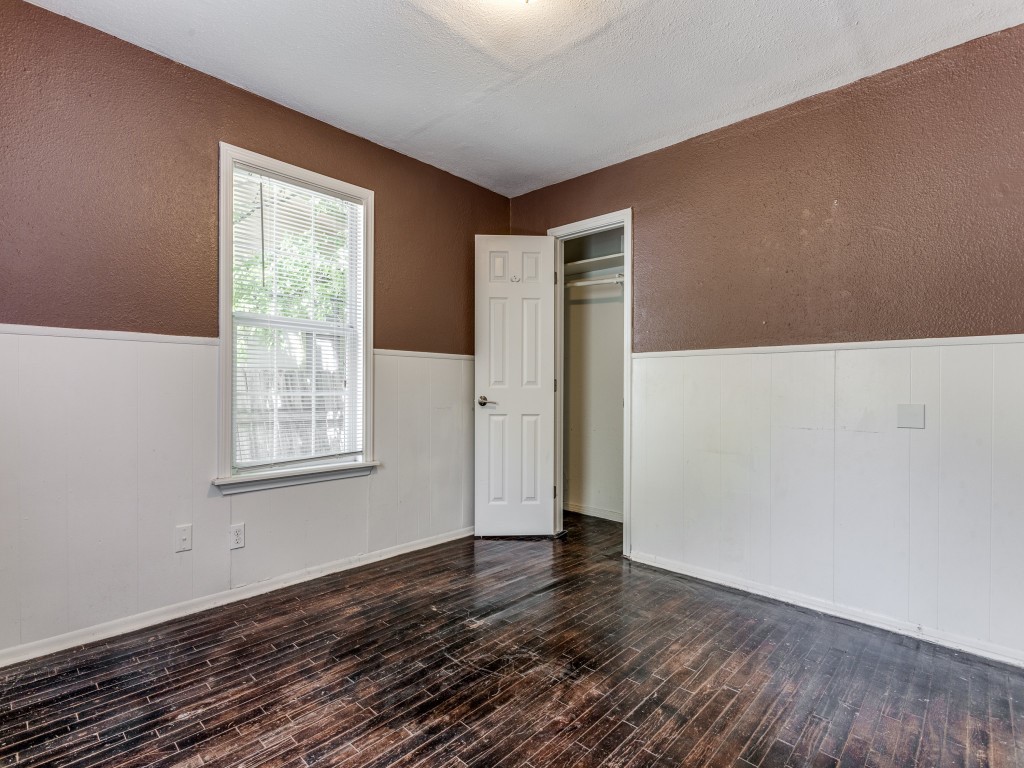 1136 Garland Avenue Austin, TX 78721 - Photo 18 of 24 an empty room with wooden floor and windows