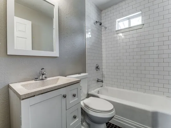 $1,950 | 1136 Garland Avenue, Austin, TX 78721