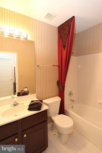 201 Hart Road Gaithersburg, MD 20878 - Photo 13 of 30 Bath