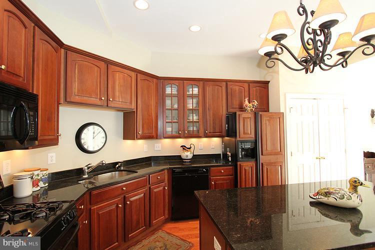 201 Hart Road Gaithersburg, MD 20878 - Photo 17 of 30 Kitchen