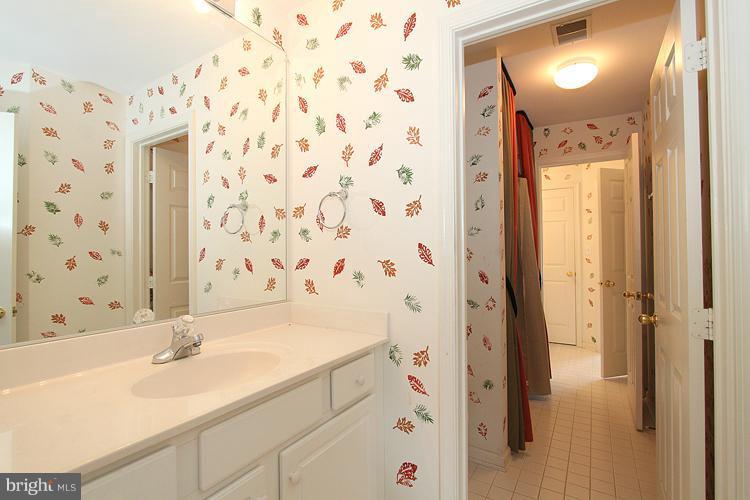 201 Hart Road Gaithersburg, MD 20878 - Photo 18 of 30 Bath