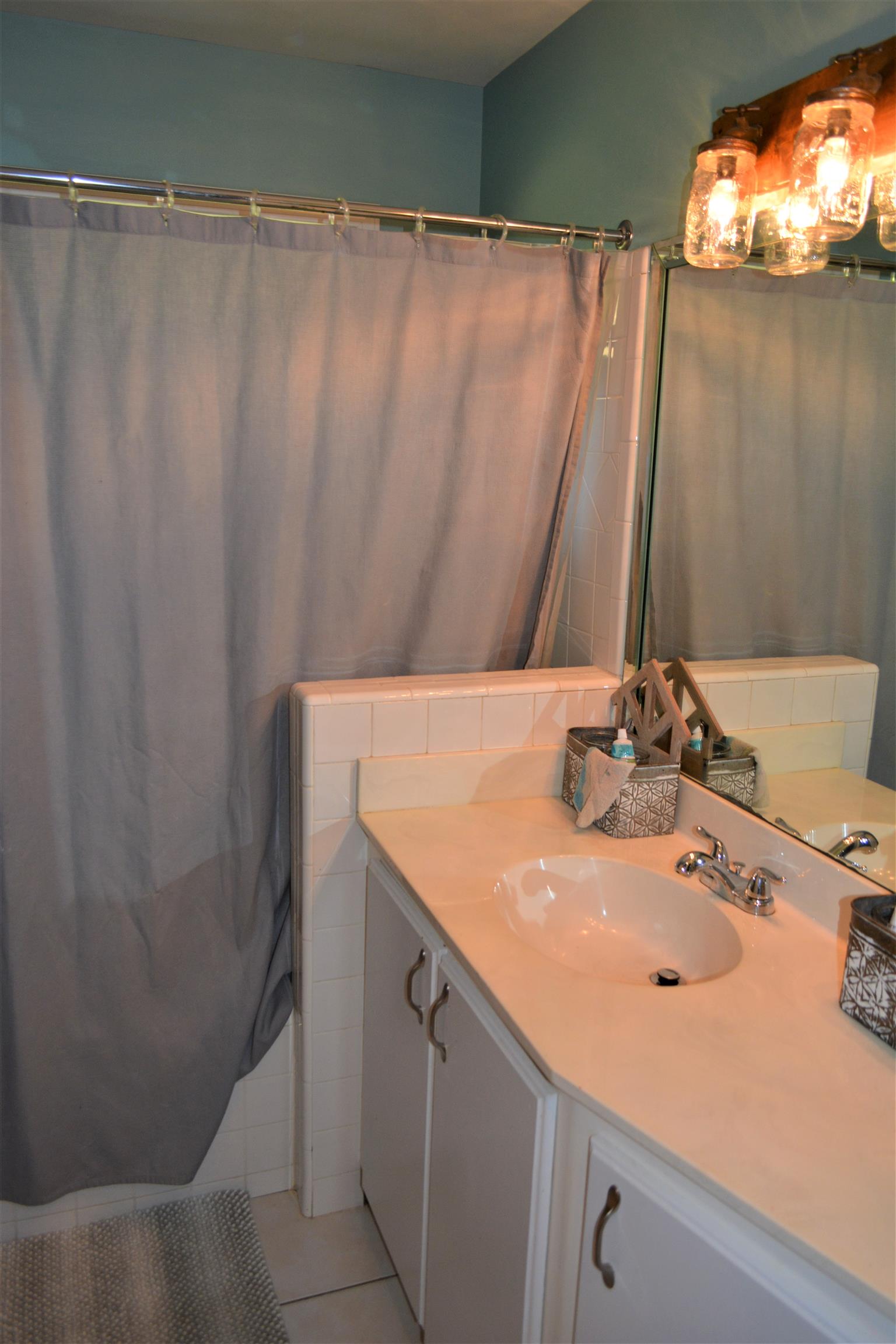 657 Earl Warren Road Beechgrove, TN 37018 - Photo 14 of 26 Second full bath